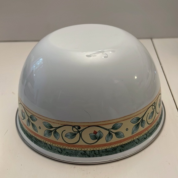 Pfaltzgraff French Quarter Enamel Covered Bowl - Picture 3 of 5